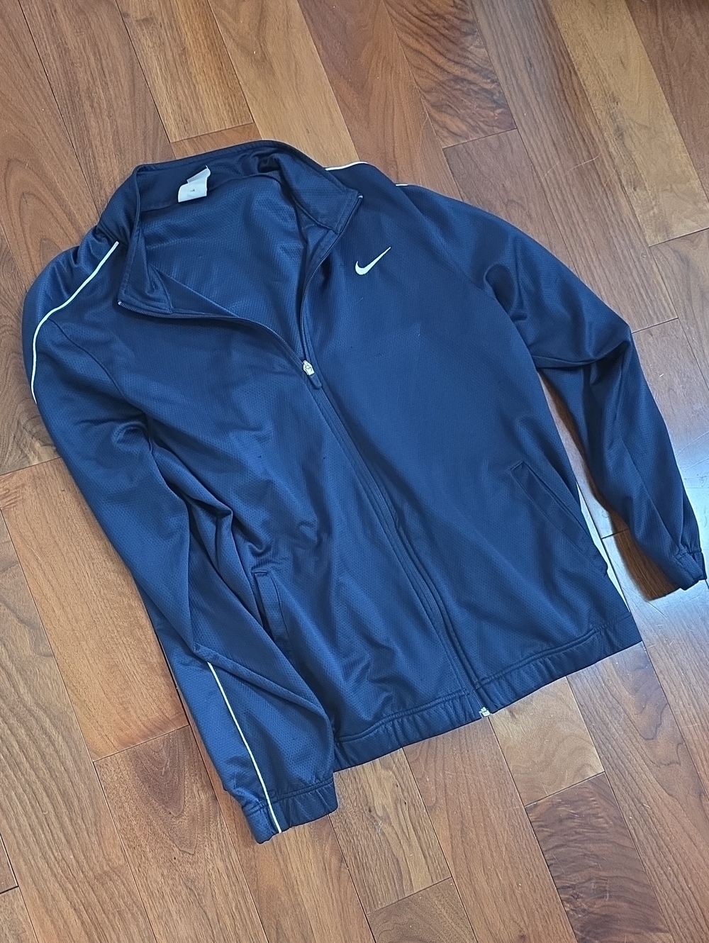 Nike Men’s Black Full-Zip Track Jacket with Contrast Piping